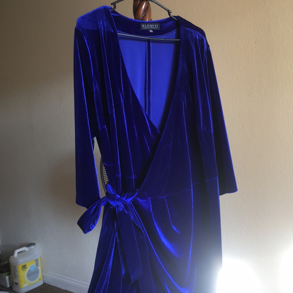 Royal blue half sleeve velvet dress with slit